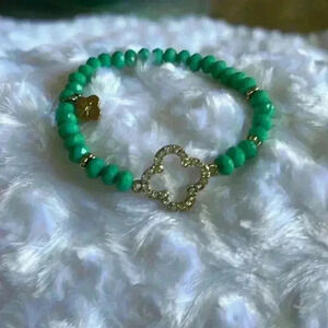 Green and Gold Open Clover